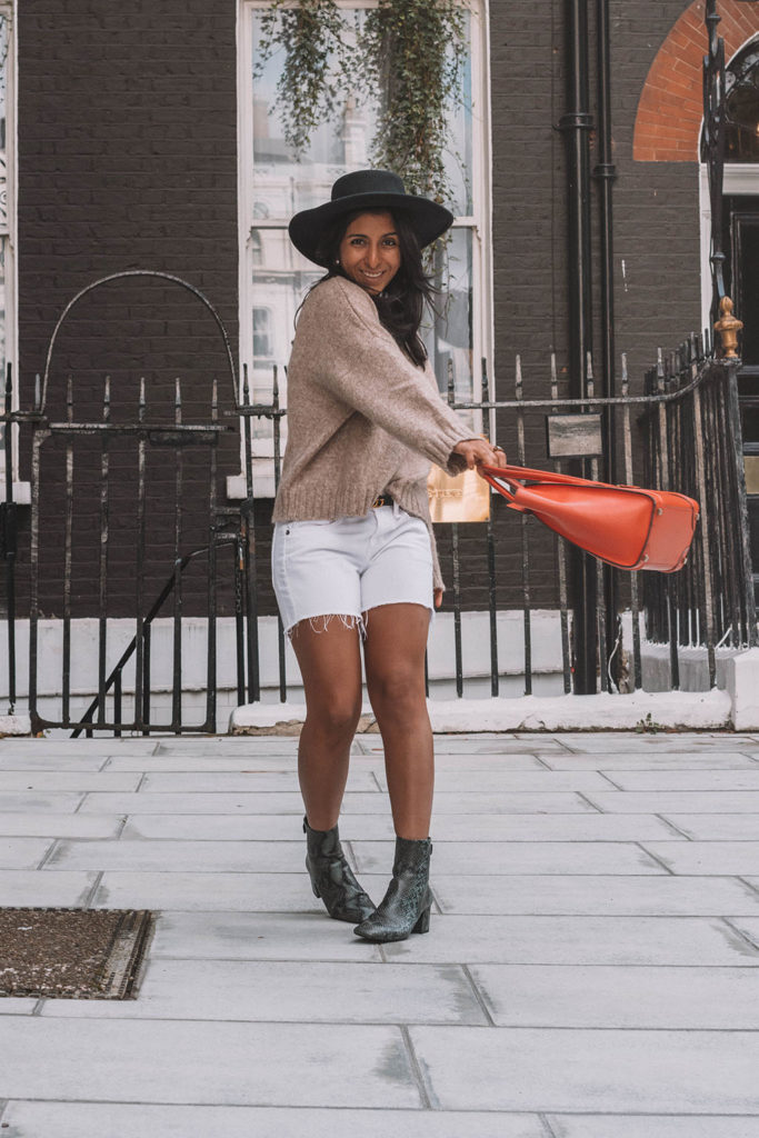 Fashion blogger Shloka Narang of The Silk Sneaker creates a great transitional outfit for autumn featuring Rag & Bone