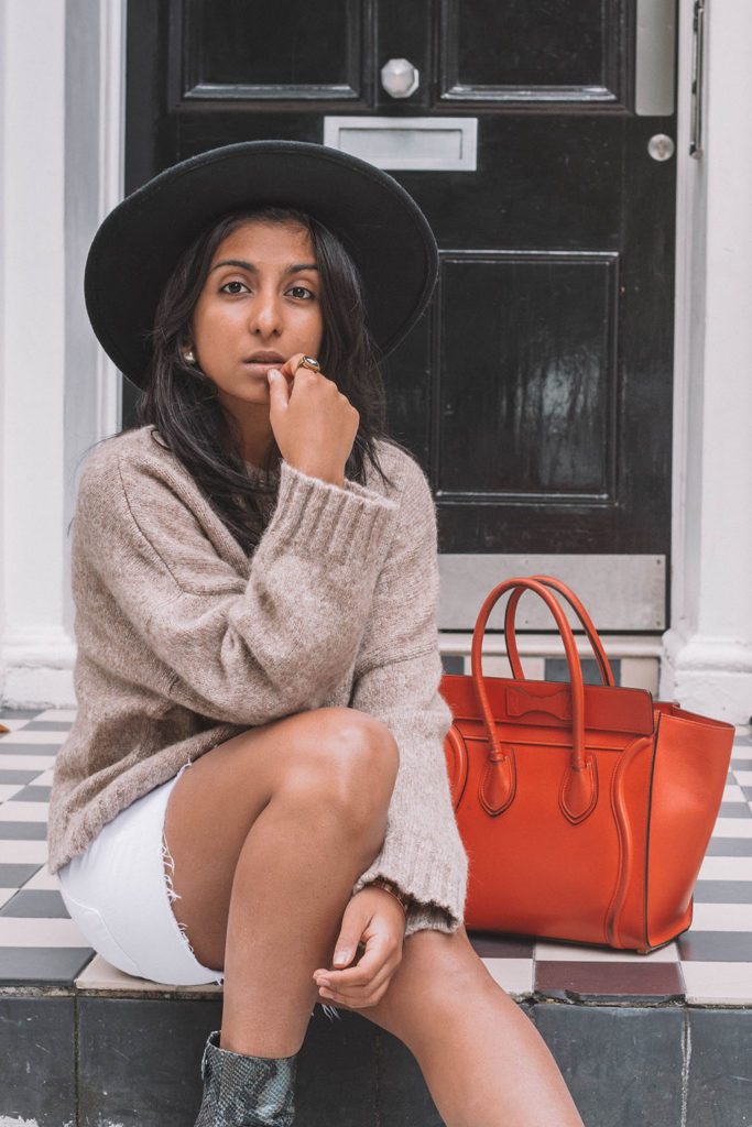 Fashion blogger Shloka Narang of The Silk Sneaker creates a great transitional outfit for autumn featuring Rag & Bone