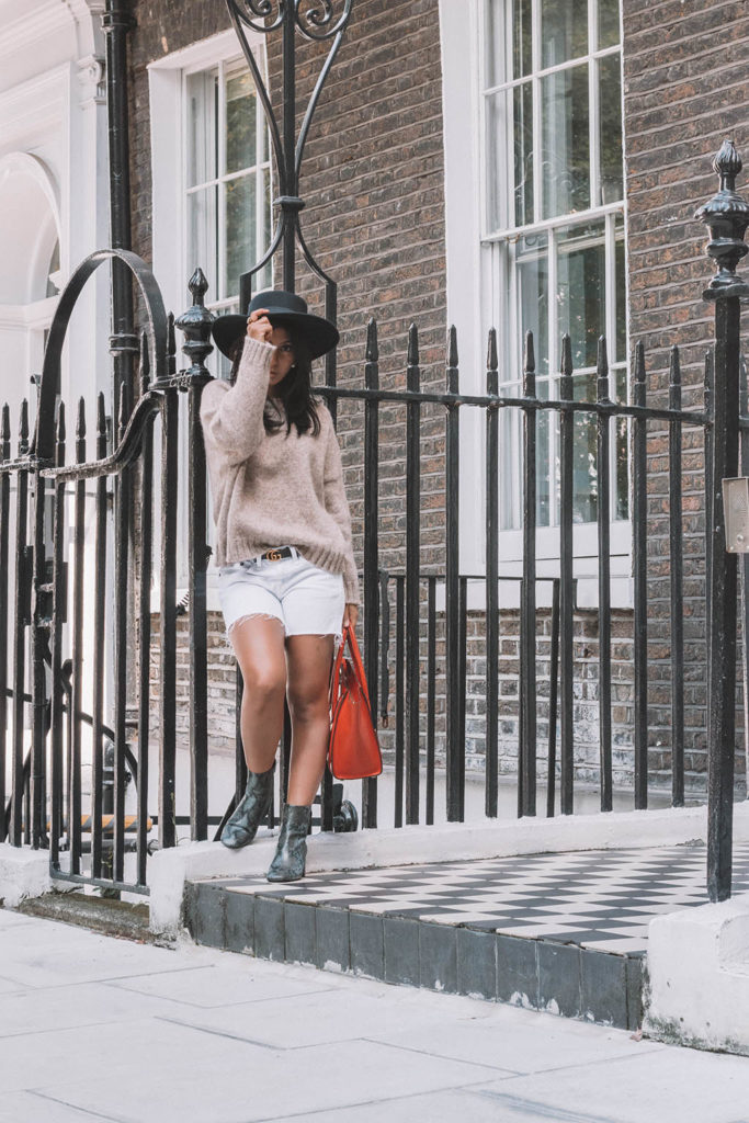 Fashion blogger Shloka Narang of The Silk Sneaker creates a great transitional outfit for autumn featuring Rag & Bone