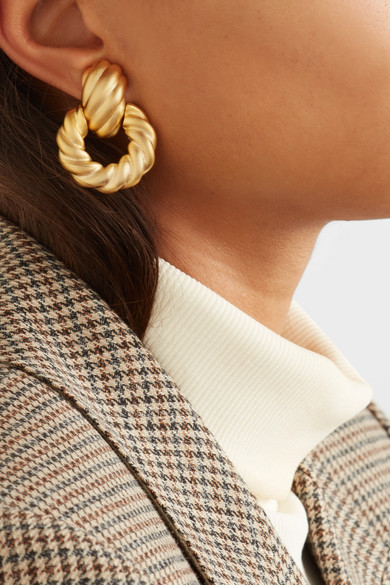 luxury fashion blogger Shloka Narang of The Silk Sneaker shares her favourite affordable jewellery brands