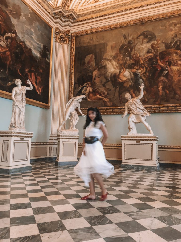 luxury fashion and travel blogger Shloka Narang of The Silk Sneaker shares what to do and were to eat in florence, Italy§