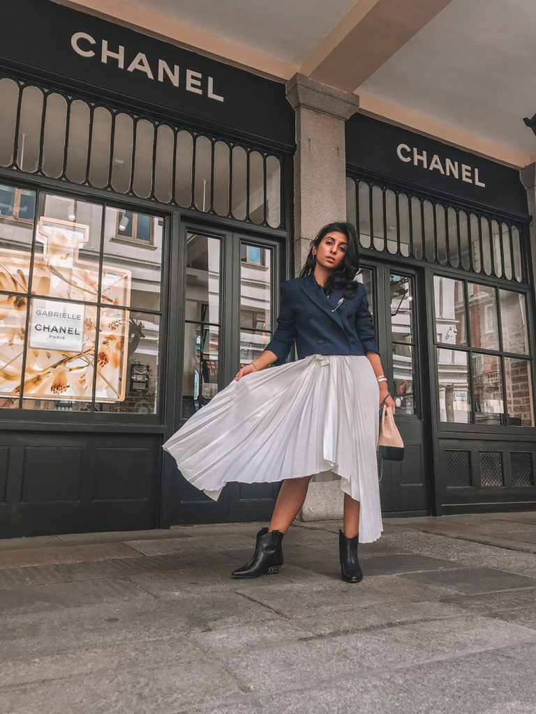 Luxury fashion blogger Shloka Narang of The Silk Sneaker shares her experience at London Fashion week September 2018 including runway shows, presentations and street style