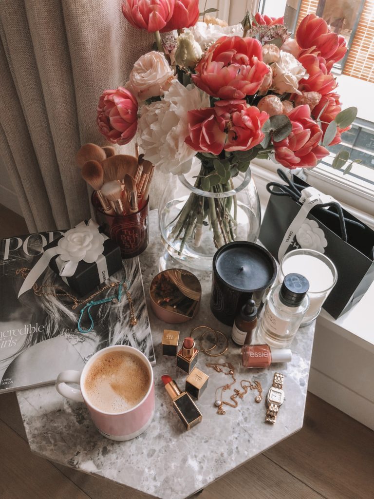 Blogger Shloka Narang of The Silk Sneaker shares her gift guide for under £20 christmas gifts for 2018