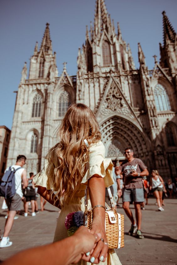 Blogger Shloka Narang of The Silk Sneaker shares her gift guide for travel christmas gifts for 2018