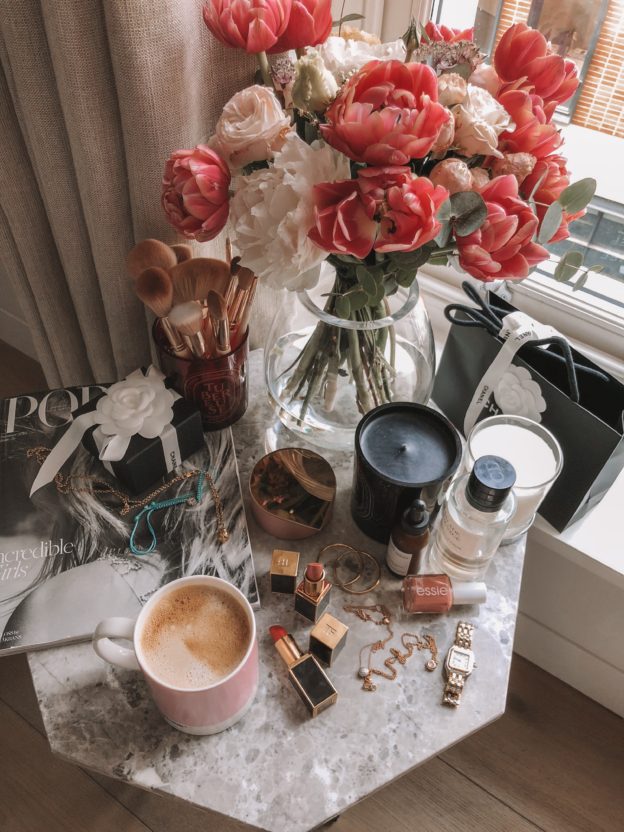 Blogger Shloka Narang of The Silk Sneaker shares her gift guide for under £20 christmas gifts for 2018