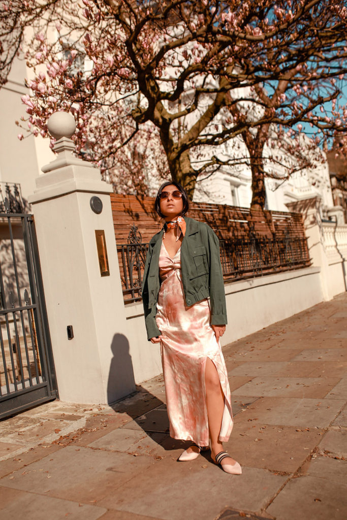 Luxury fashion blogger Shloka Narang of The Silk Sneaker shares the best summer dresses for 2019 featuring tie-dye dresses and linen dress as well as a cute maxi dress from Zara and Ray ban glasses