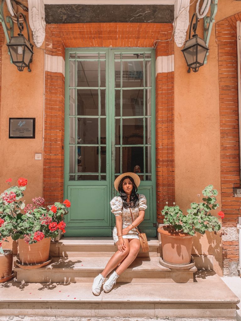 Fashion and beauty blogger Shloka Narang of The Silk Sneaker shares her must know tips about the best shampoo featuring Klorane Aquatic Mint