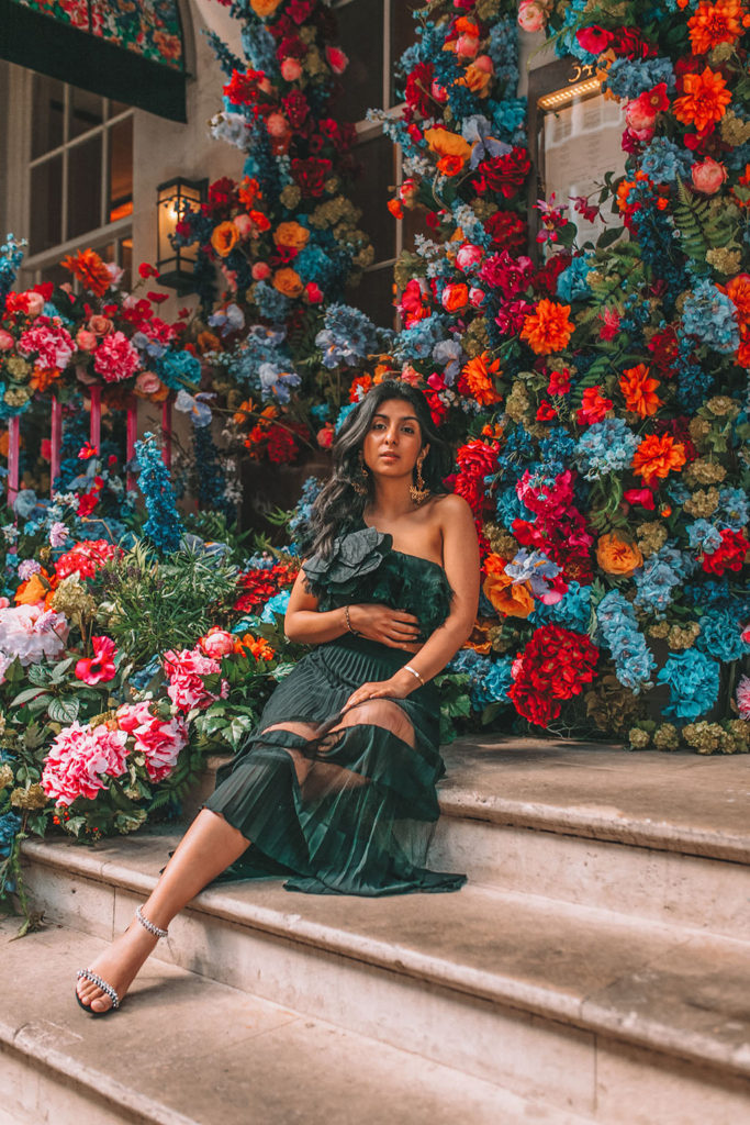 Luxury fashion blogger Shloka Narang of The Silk Sneaker shares her favourite luxe looking high street pieces in an all black outfit for fall outfit ideas featuring Jimmy Choo and & Other Stories