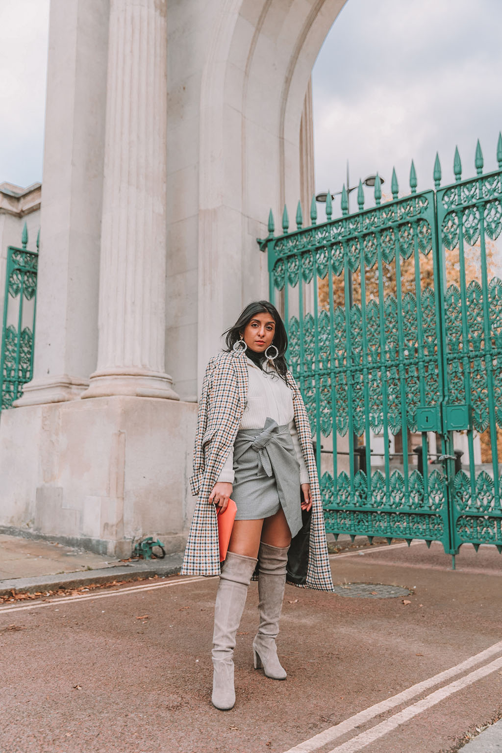 3 Tips For Petite Girls To Style Knee High Boots For Your Winter Outfit ...